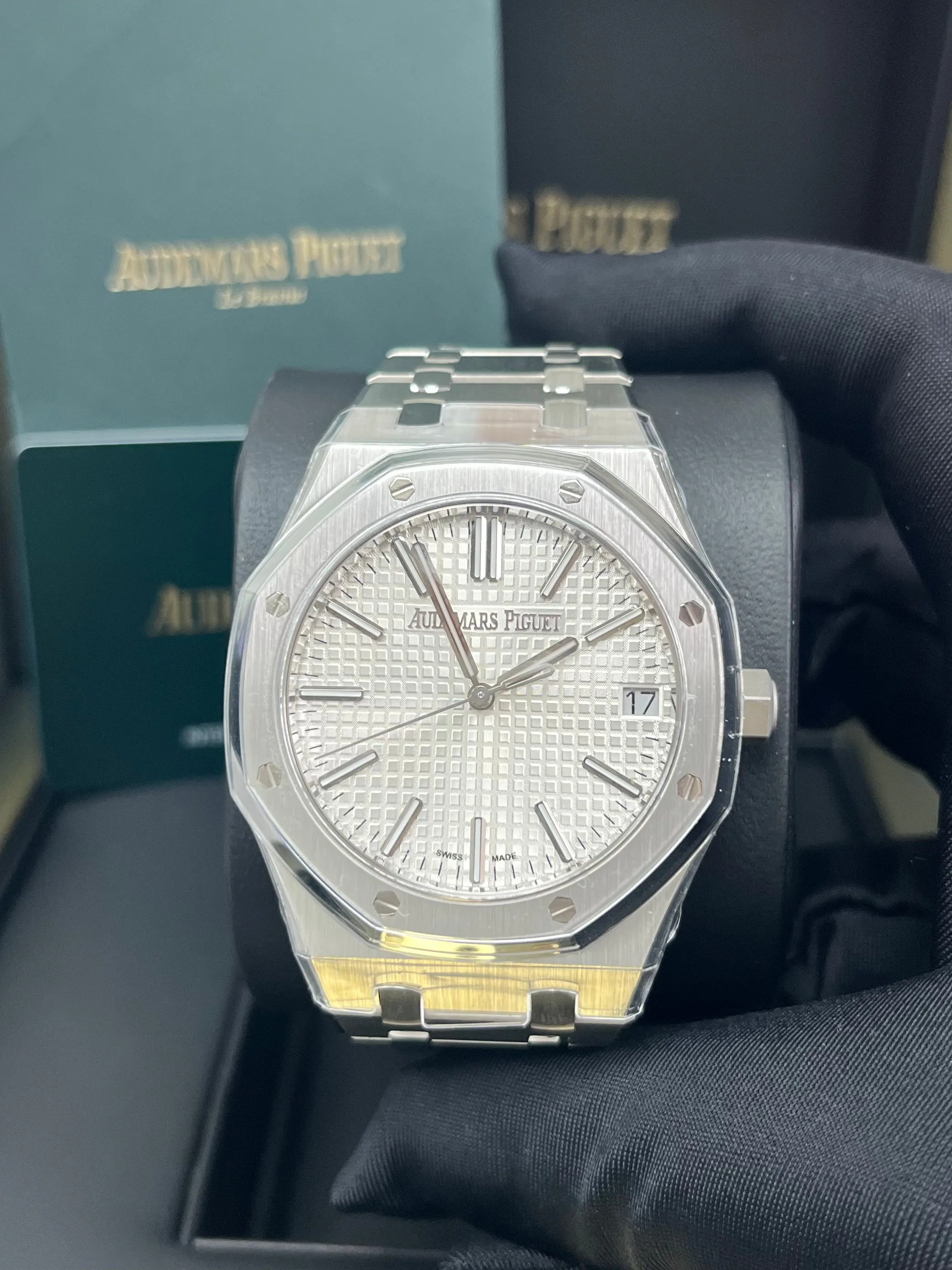 Audemars Piguet Royal Oak Selfwinding White Dial 41mm Ref. 15510ST.OO.1320ST.08