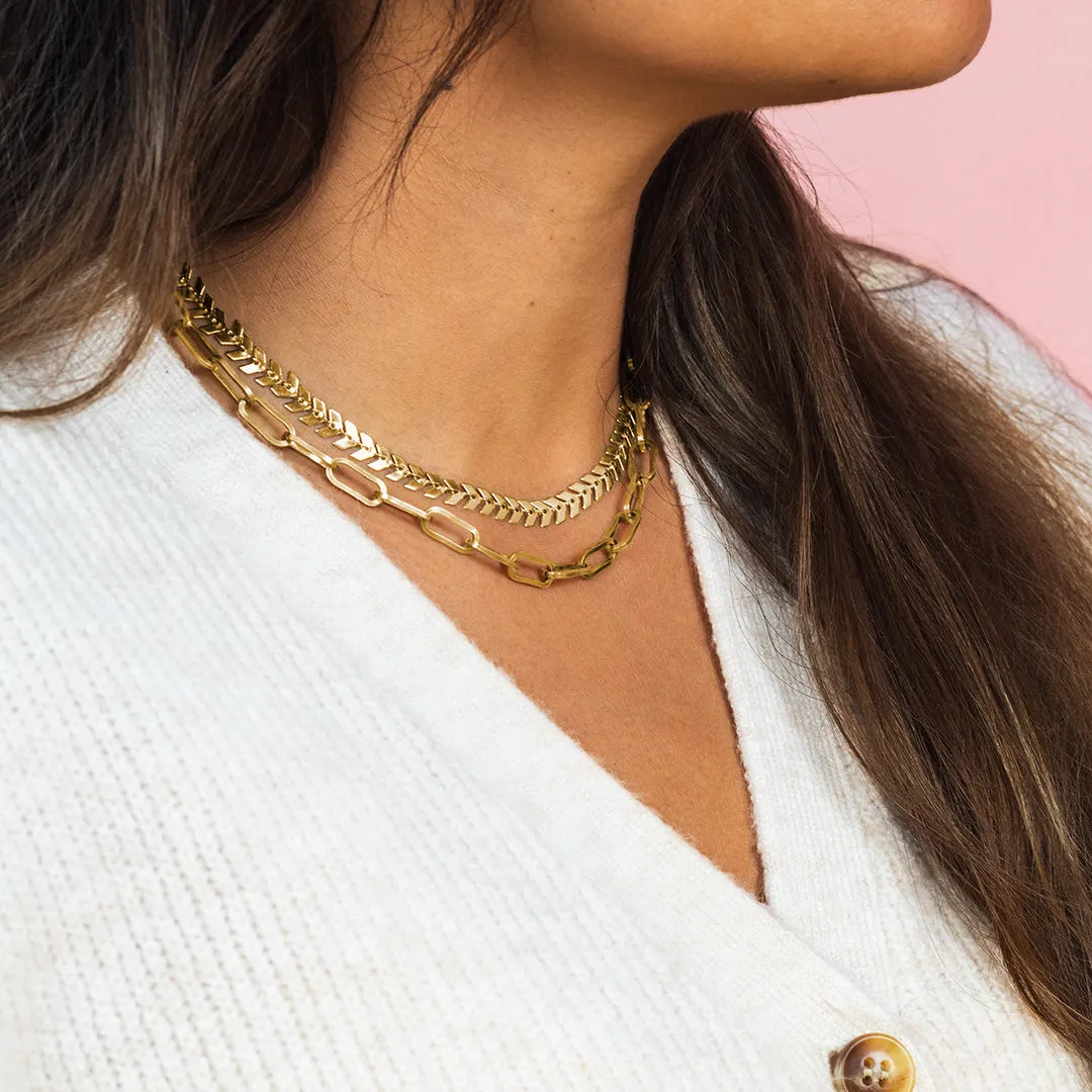 Gold coloured necklace with V-chain